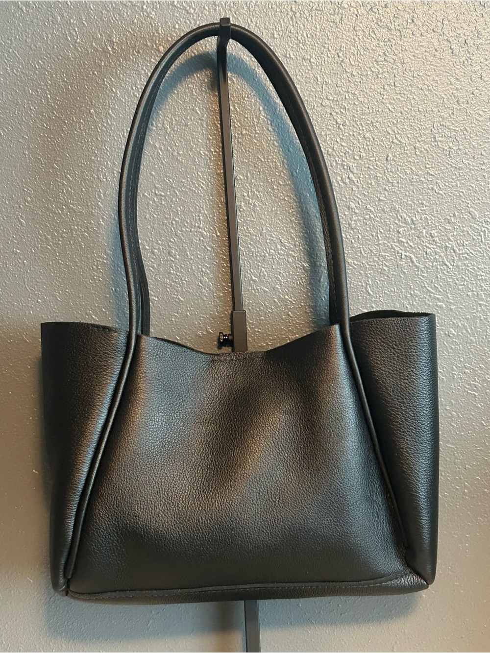 Portland Leather Medium Verona in Pebbled Black - Picture 3 of 7